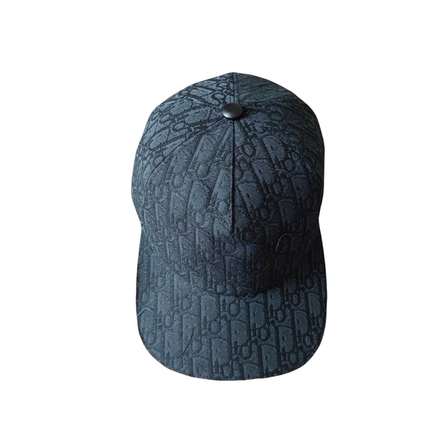D1or Black Cap